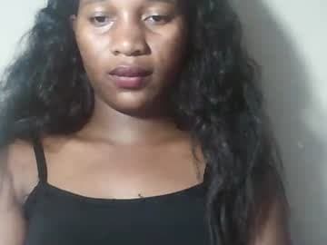 lovelylarra live cam