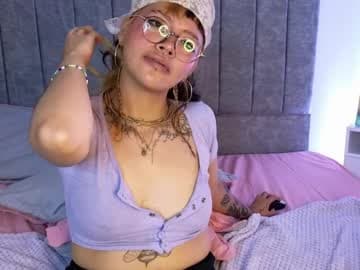 luna_blooms live cam