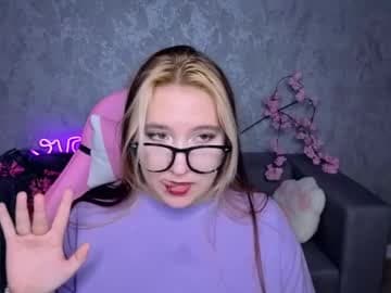 Luna_Host live cam