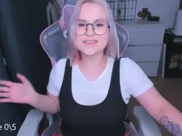 Kira live cam