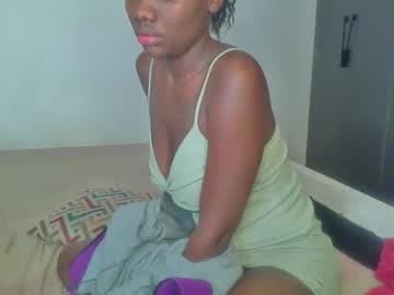 peach_ebonny live cam