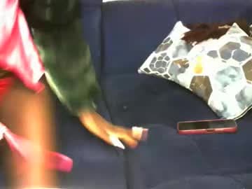 petite_lavi2 live cam