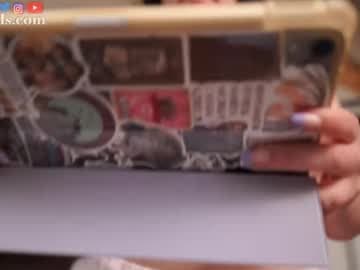 SeraReads live cam