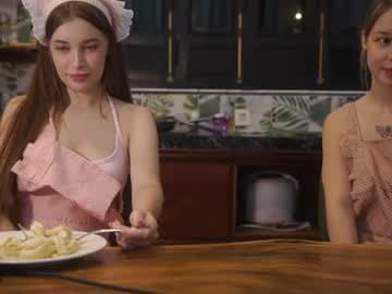 Sophie BROWN HAIR Mia BLONDE HAIR live cam