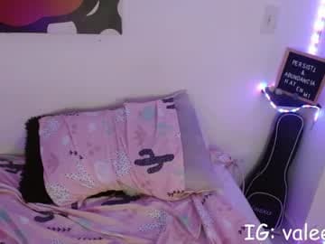 Help me reach 200 thumbs up live cam