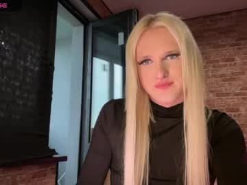 Amira live cam