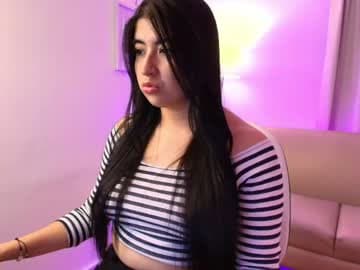 Shy, sweet curvy soft smiles, pretty eyes and cozy vibes live cam