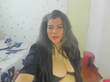VIKY ADAMS live cam