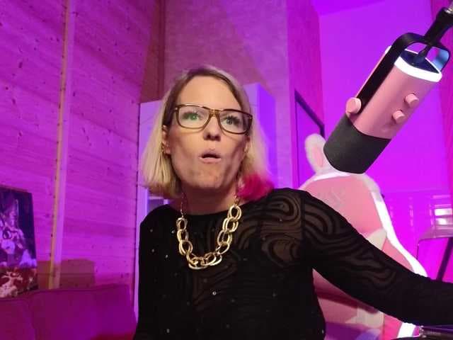 Findom_Lady_Shine live cam