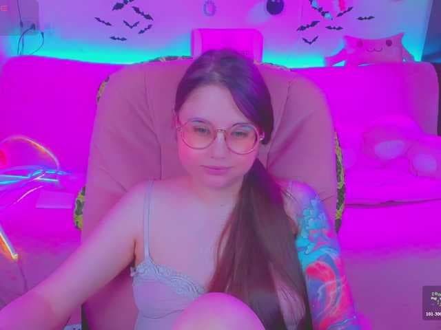 LoliSuccub live cam