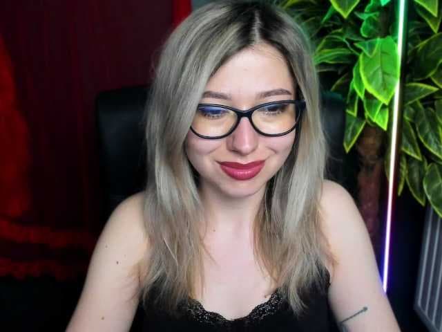 xxHeidiLove live cam