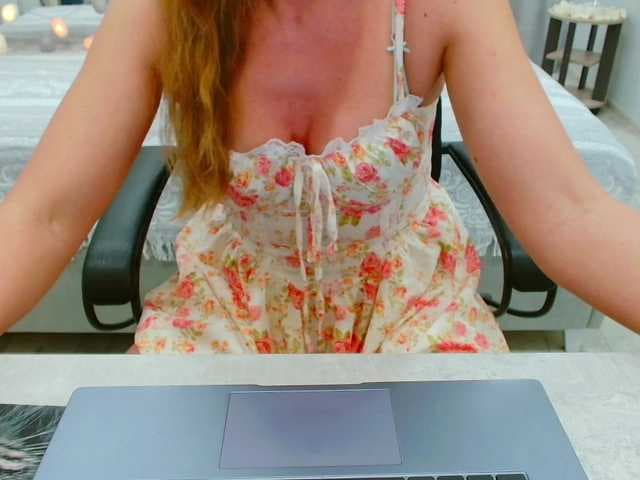 JuicyGloss live cam