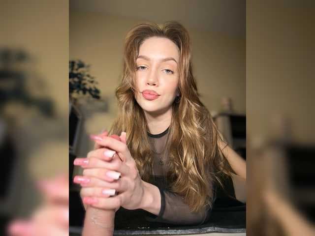 AnyaCeleste live cam