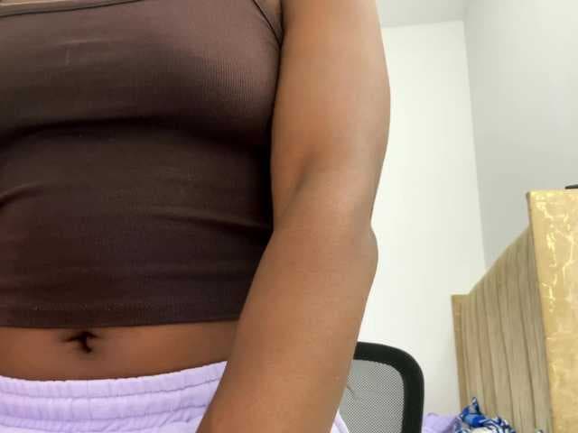Sara_muscle live cam