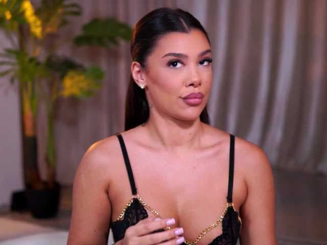 NatyDesiree live cam