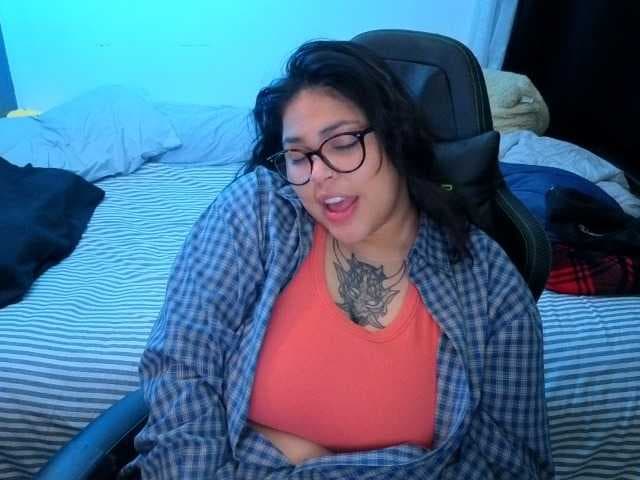 Miacanelaxo live cam