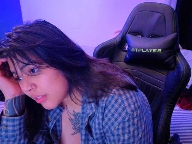 Miacanelaxo live cam
