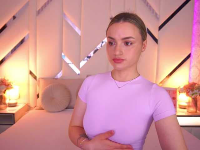 FloraGreys live cam