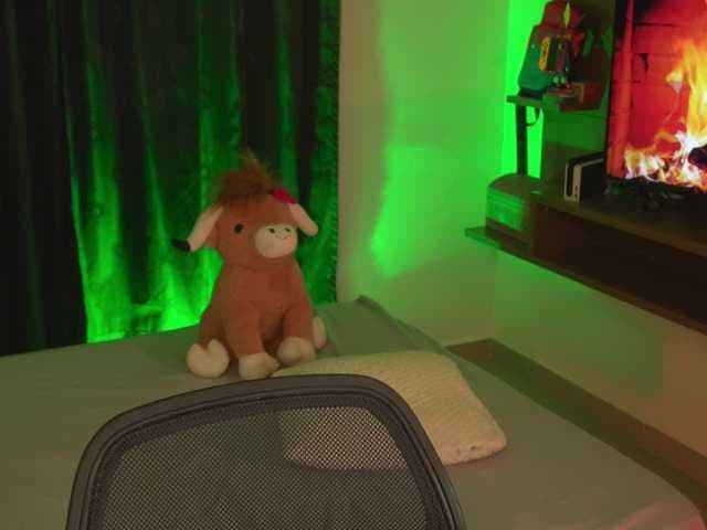 AaronFox live cam