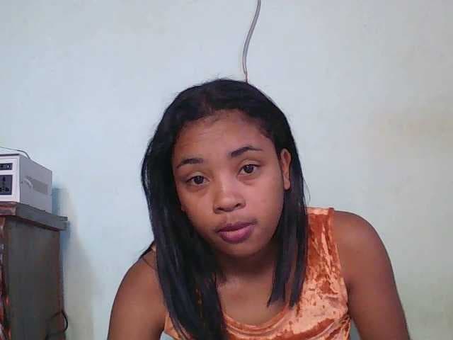 TriciaBella live cam