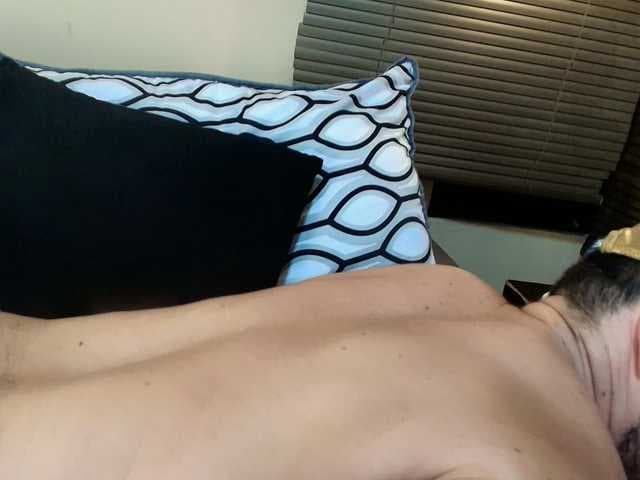TommyJohn live cam