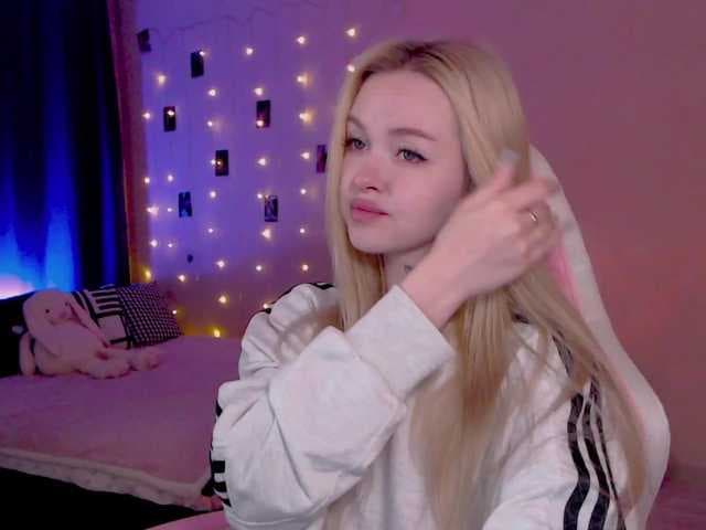 NaughtyMable live cam
