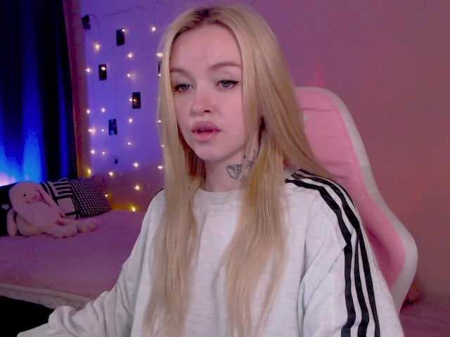 NaughtyMable live cam