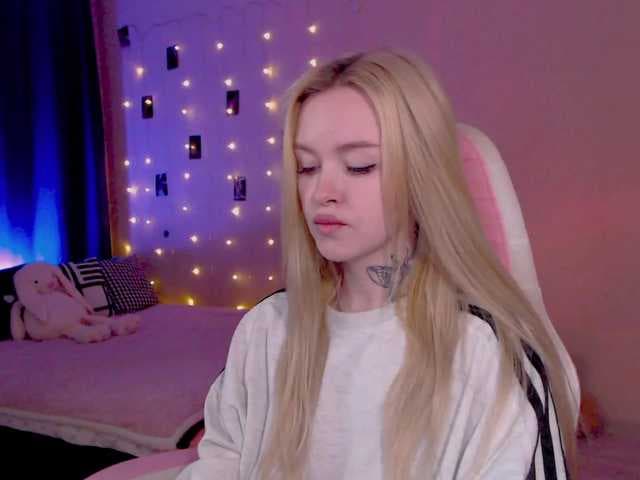 NaughtyMable live cam