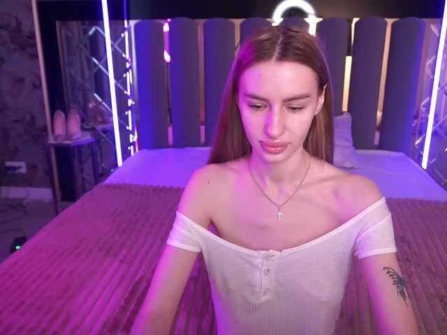 SnowWhiteee live cam