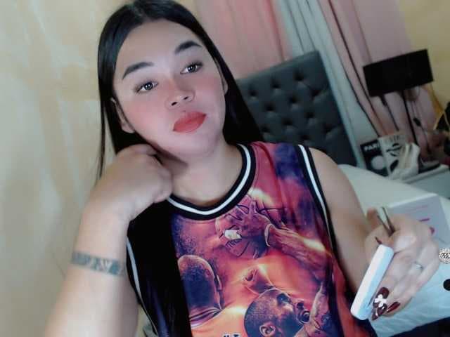 TastefullyYoursxx live cam