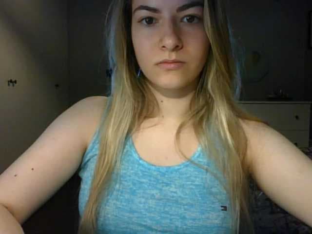RosieJune live cam