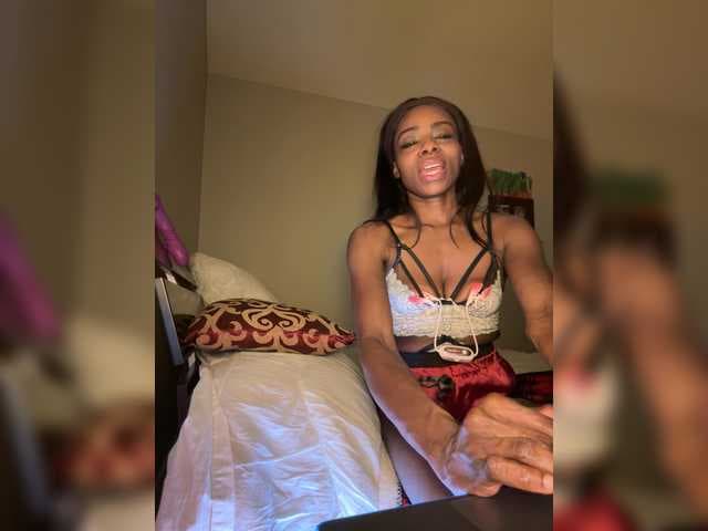 Peachyz live cam on BongaCams