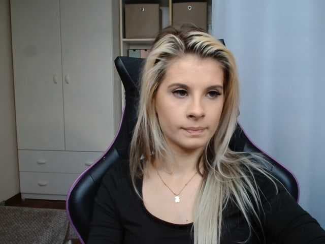 KristineNatural live cam