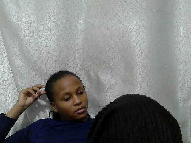 Caroldoly live cam