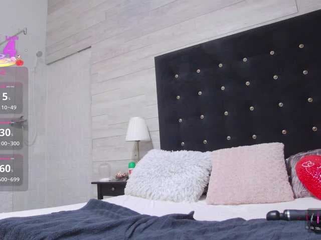 Ella-Lizzie live cam