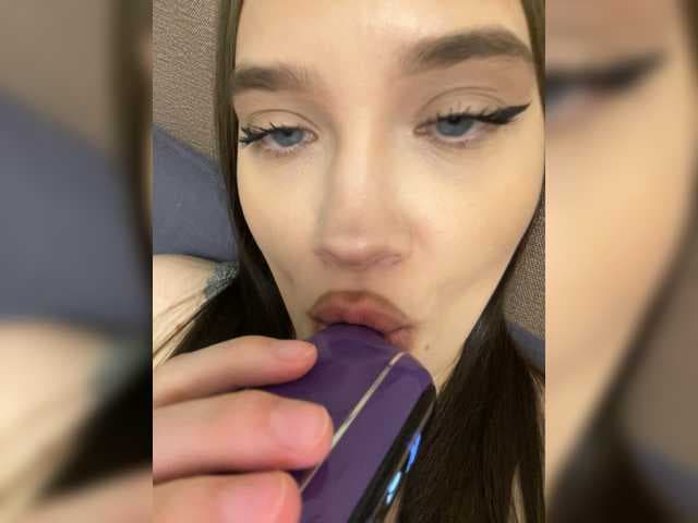Glossmixdoll live cam