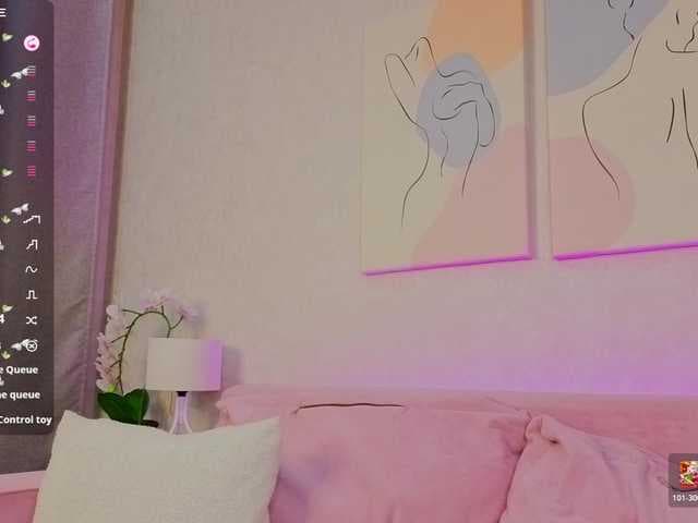 Emily-Lews live cam