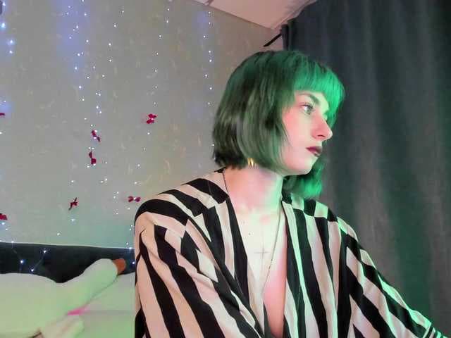 Scarle-Whisper live cam