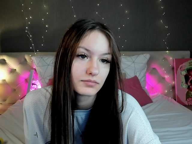 Golden-Whisper live cam