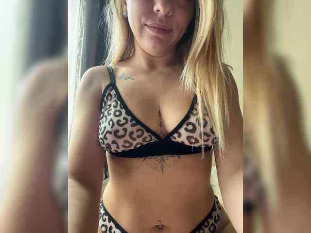 BlushingKitten live cam