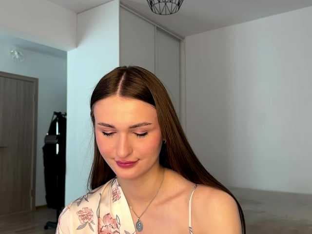 LauraMondella live cam