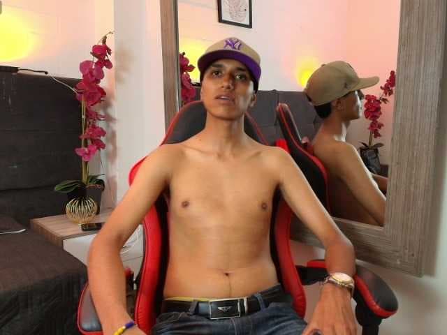 AlanColthon live cam