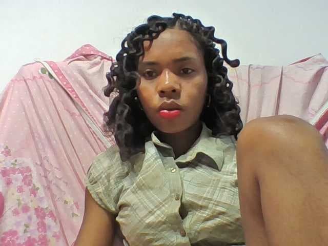 Emelie1a live cam