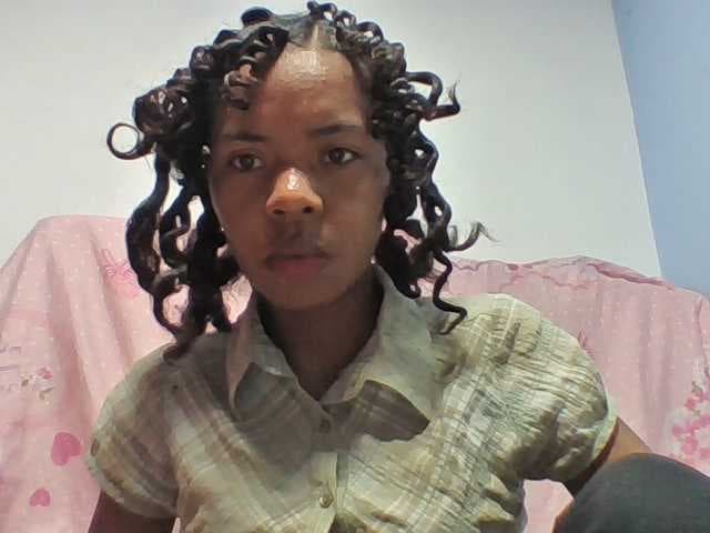 Emelie1a live cam