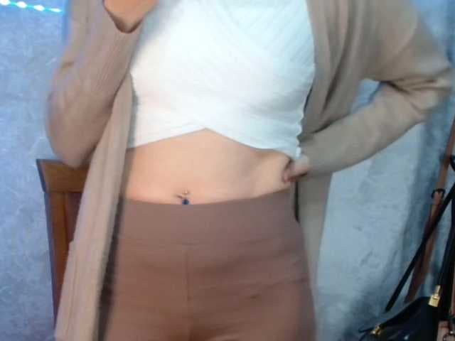 FlirtyRoxi live cam