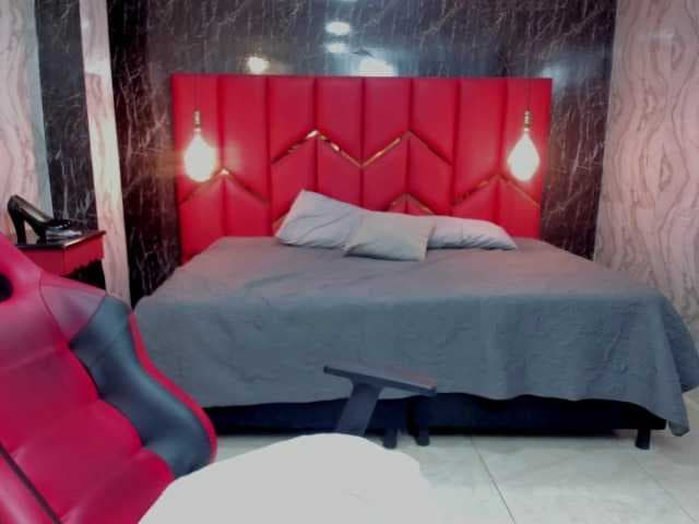 LatinaHoleQueen-1 live cam