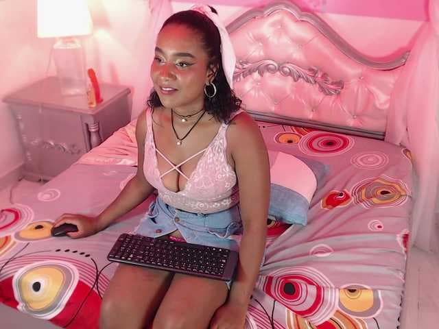 ScarlettToush live cam