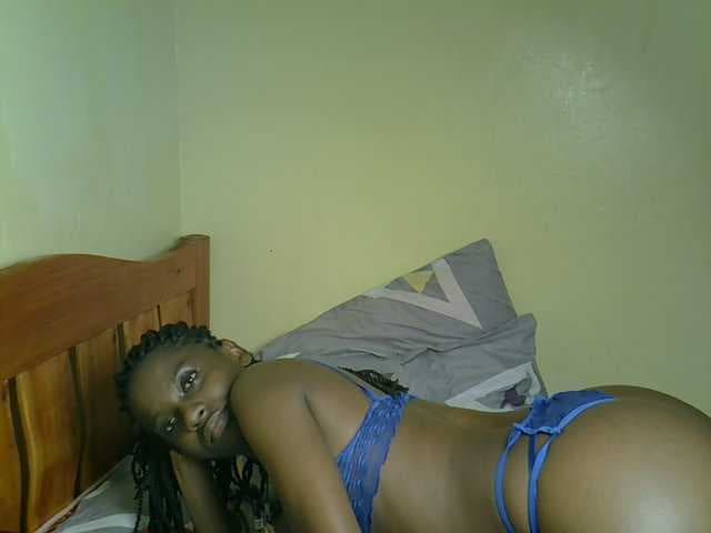 Pearl-petite live cam