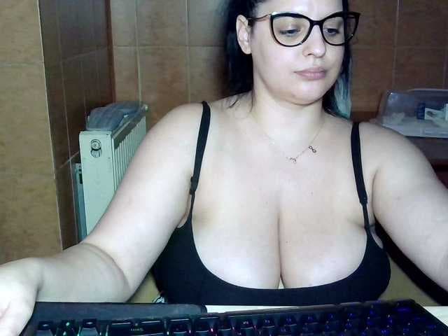 MoniqQuuen live cam on BongaCams