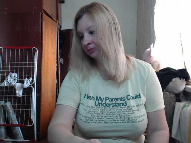 BustyBlondy live cam